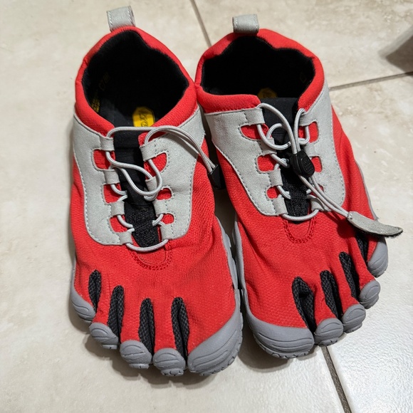 Vibram Five Fingers V-Run Retro Women's Red Gray Barefoot Shoes 37 - Picture 1 of 5